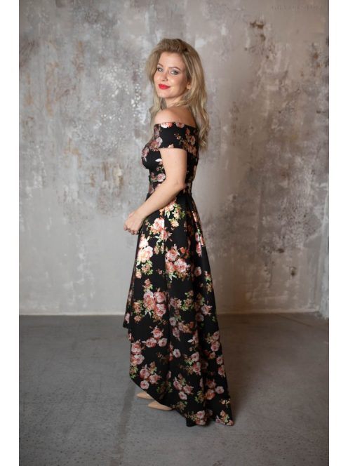 A vintage stílust idéző, vállra húzható, virágmintás maxi ruha.