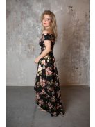 A vintage stílust idéző, vállra húzható, virágmintás maxi ruha.