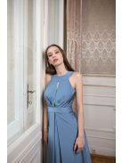 Elől-hátul csepp alakban kivágott szürkéskék alkalmi ruha. 