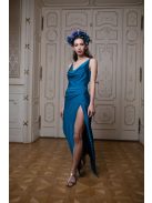 Ejtett nyakú ruha acélkék színben. Szexisen elegáns viselet. 