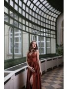 V-kivágású maxi ruha – rozsdabarna