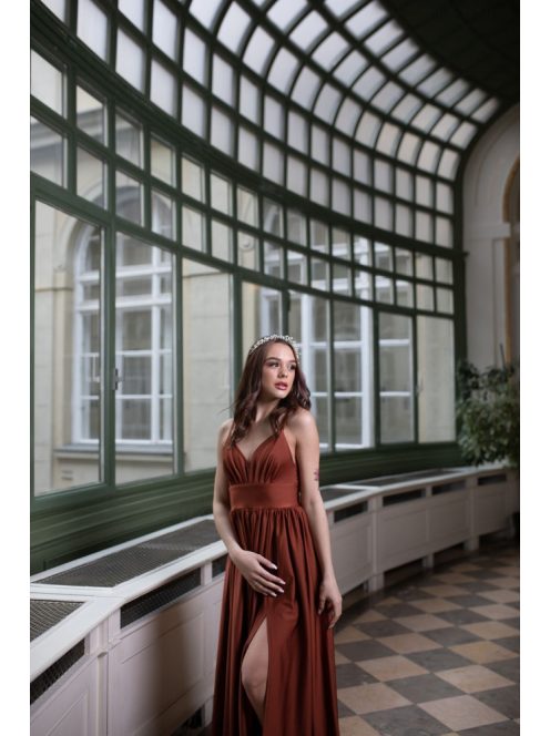 V-kivágású maxi ruha – rozsdabarna