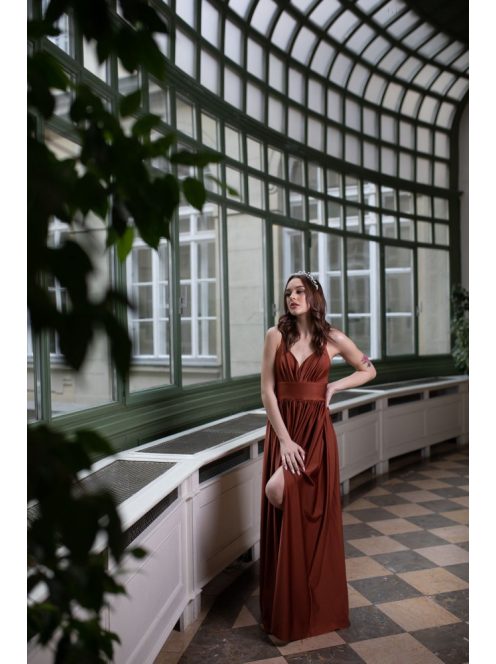 V-kivágású maxi ruha – rozsdabarna