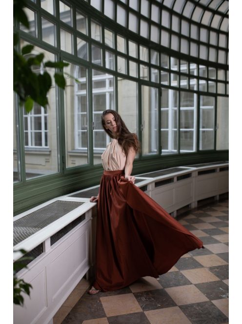 Rozsdabarna - nude maxi ruha elől csavart megoldással. 