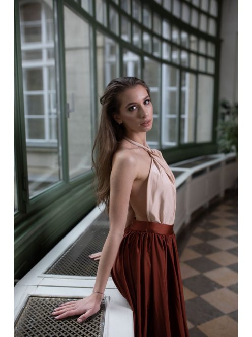 Rozsdabarna - nude maxi ruha elől csavart megoldással. 
