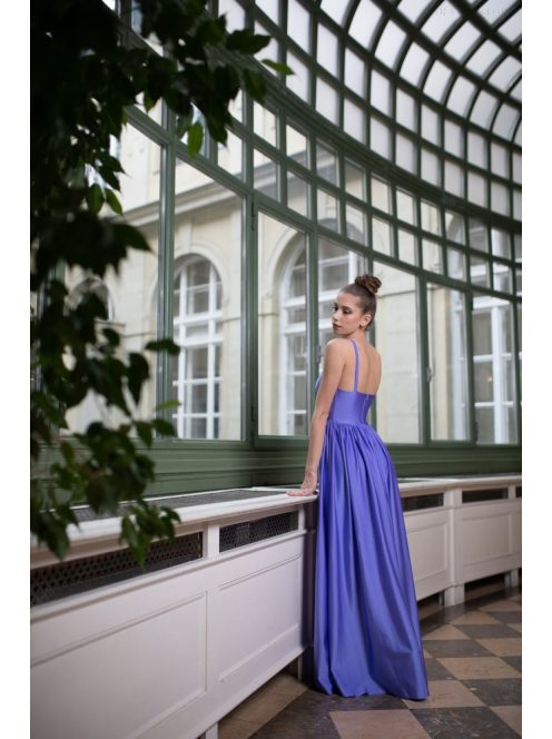 Levendula színű, szív kivágású maxi ruha modern hercegnőknek.