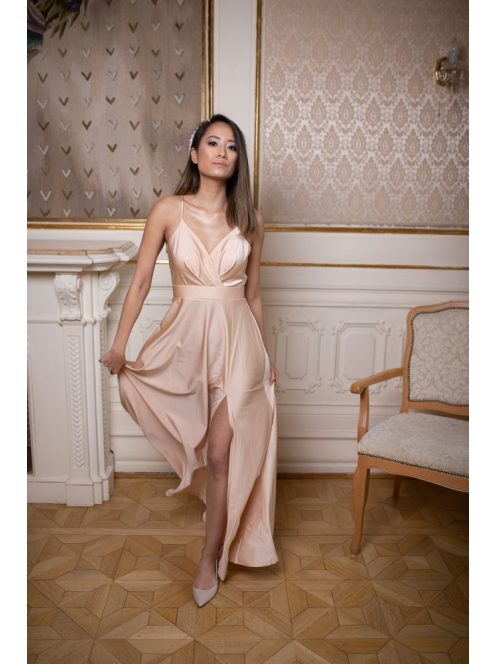 Pezsgő színű maxi ruha V kivágású, átlapolt mellrésszel. 