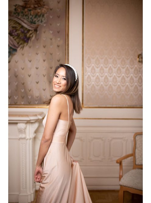 Pezsgő színű maxi ruha V kivágású, átlapolt mellrésszel. 