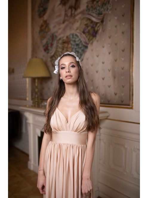 Pezsgő színű, szív kivágású maxi ruha modern hercegnőknek.
