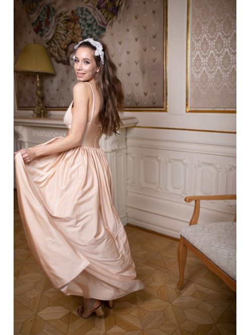 V-kivágású maxi ruha – pezsgő