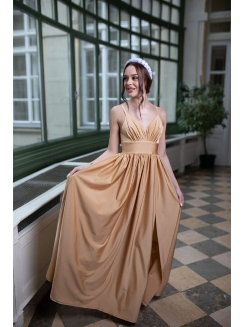 Arany színű, szív kivágású maxi ruha modern hercegnőknek.