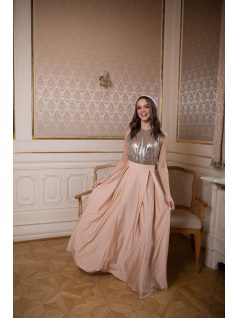   Elől zárt, hátnélküli ruha flitteres felsővel – pezsgő 