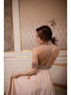   Elől zárt, hátnélküli ruha flitteres felsővel – pezsgő 