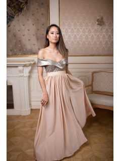 Szív kivágású maxi ruha flitteres felsővel – pezsgő 