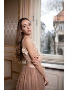 Alkalmi szetteket kiegészítő, hátnélküli pezsgő csipke body.