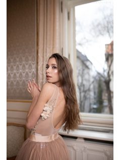 Alkalmi szetteket kiegészítő, hátnélküli pezsgő csipke body.