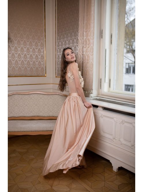 Elegáns pezsgő színű maxi szoknya ünnepélyes szettekhez. 