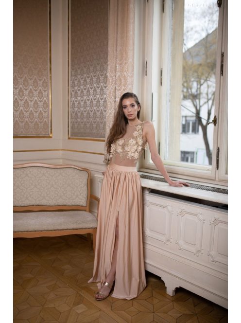 Elegáns pezsgő színű maxi szoknya ünnepélyes szettekhez. 