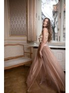 Felcsatolható pezsgő színű tüll szoknya romantikus szettekhez. 