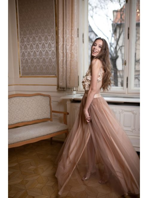 Felcsatolható pezsgő színű tüll szoknya romantikus szettekhez. 