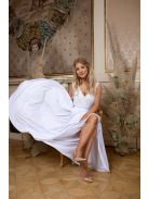 Fehér színű, aszimmetrikus maxi szoknya esküvői szettekhez. 