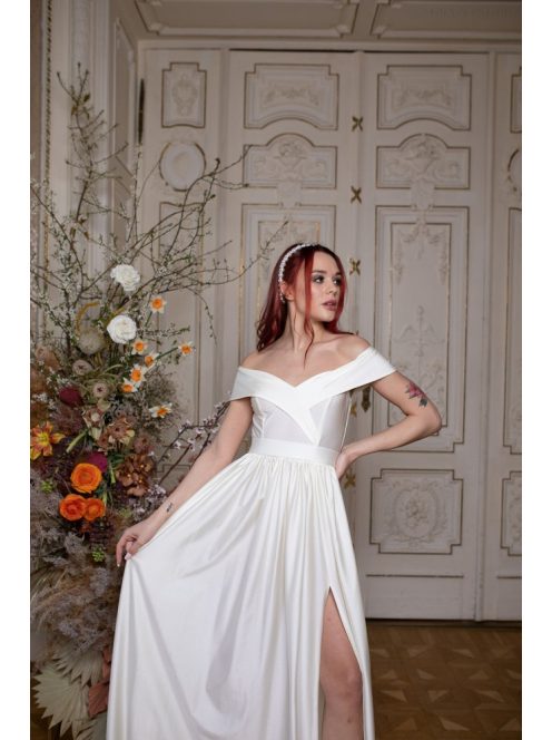 Fehér színű, szív kivágású ruha modern menyasszonyoknak.