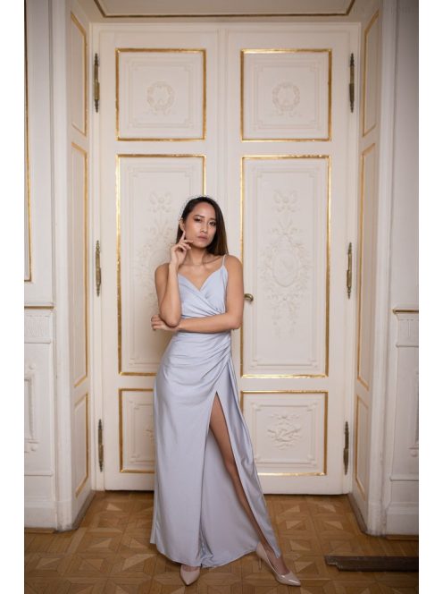 Szexisen elegáns, ráncolt maxi ruha, ünnepélyes ezüst színben. 