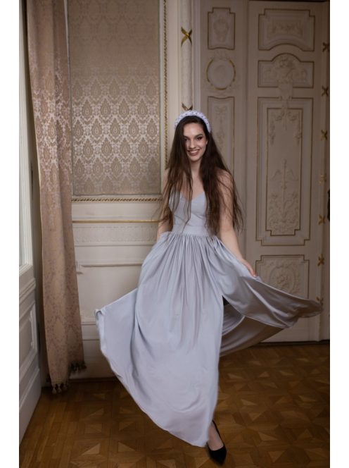 Hátnélküli maxi ruha – ezüst