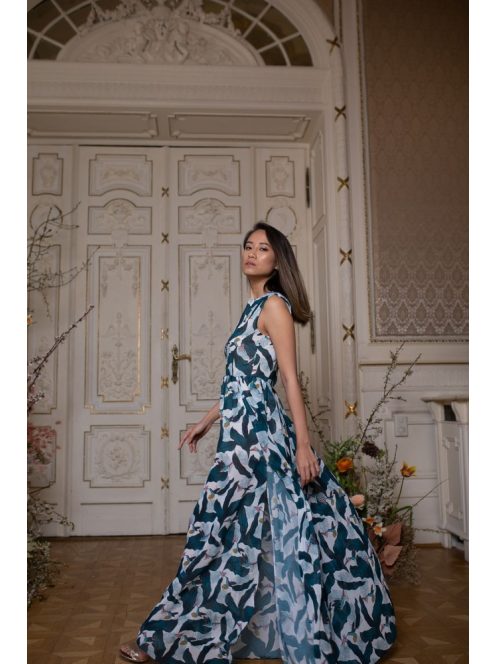 Csepp alakban kivágott maxi ruha – kolibri mintás