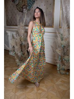 Csepp alakban kivágott maxi ruha – színes virág mintás