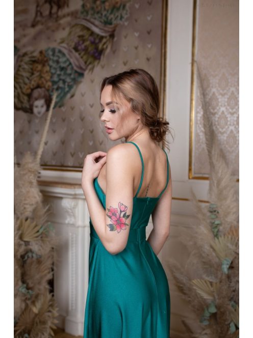 Elegáns, zöld színű ruha V kivágású, átlapolt felsőrésszel. 