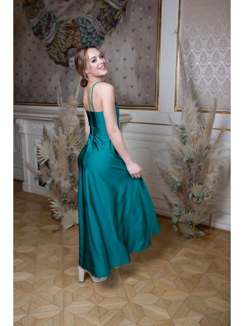 Elegáns, zöld színű ruha V kivágású, átlapolt felsőrésszel. 