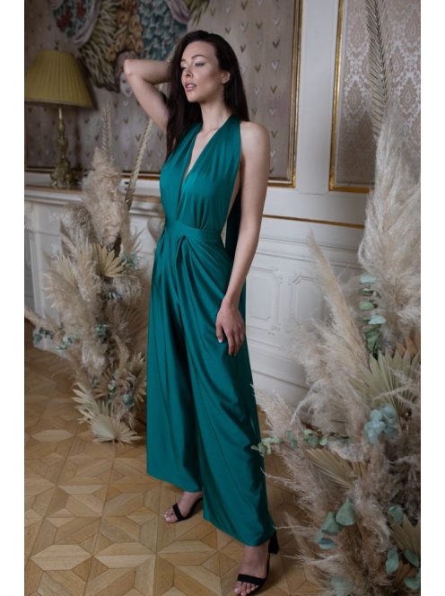 Kényelmes, zöld színű overál nyakbakötős felsőrésszel. 