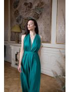 Kényelmes, zöld színű overál nyakbakötős felsőrésszel. 