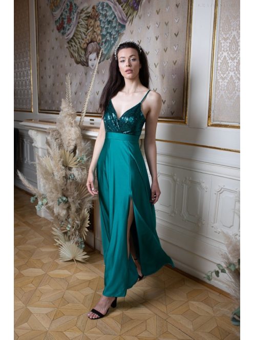Elegáns, zöld színű ruha V kivágású, flitteres felsőrésszel. 