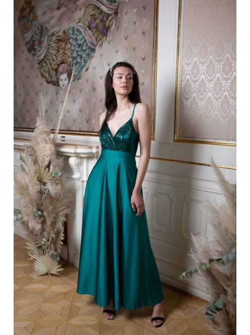 Elegáns, zöld színű ruha V kivágású, flitteres felsőrésszel. 