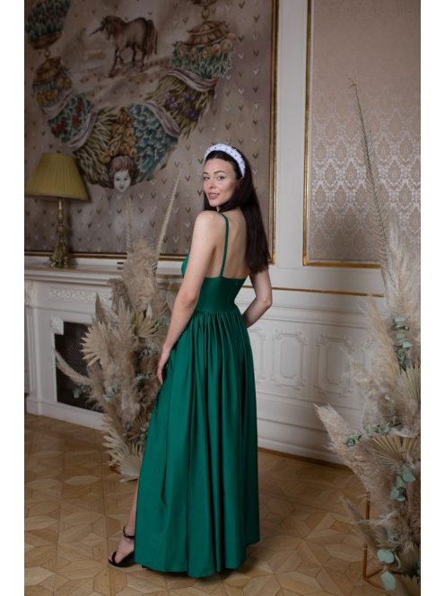 Sötétzöld színű, v kivágású maxi ruha modern hercegnőknek.