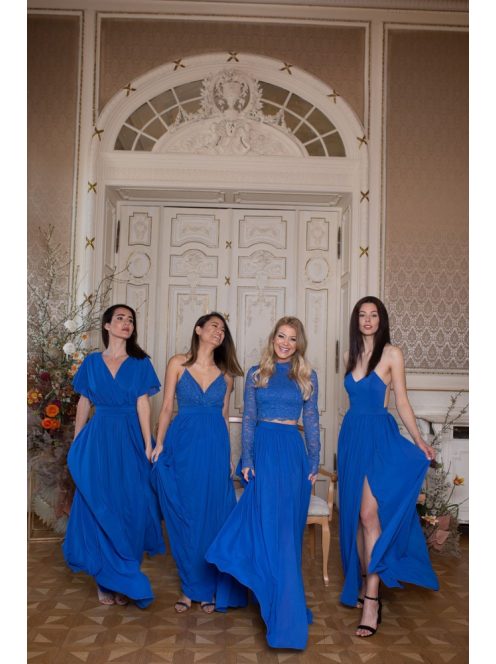 Elegáns, királykék színű ruha V kivágású, átlapolt mellrésszel. 