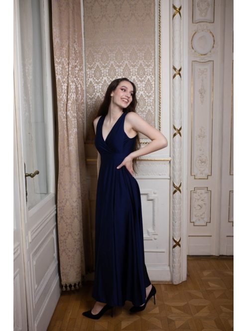Elegáns, sötétkék színű ruha V kivágású, átlapolt mellrésszel. 