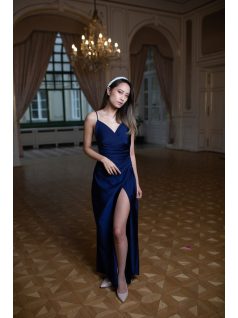 Oldalán ráncolt, szűk szabású maxi ruha – sötétkék