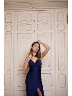  V-kivágású, szűk szabású maxi ruha – sötétkék