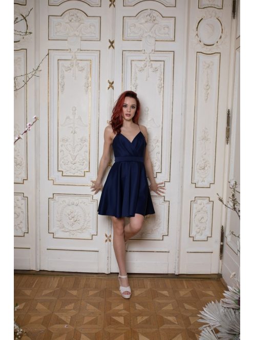 Sötétkék színű mini ruha V kivágású, átlapolt mellrésszel. 