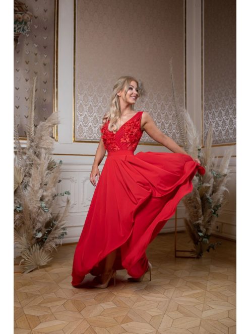 Elegáns, aszimmetrikus maxi szoknya ünnepélyes szettekhez. 