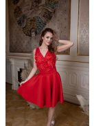 Remekül variálható, elegáns rövid szoknya piros színben. 