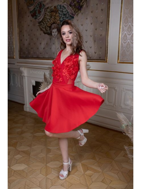 Remekül variálható, elegáns rövid szoknya piros színben. 