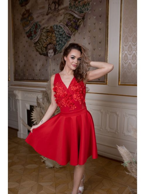 Remekül variálható, elegáns rövid szoknya piros színben. 