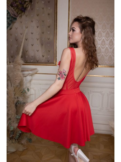 Remekül variálható, elegáns rövid szoknya piros színben. 