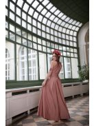 Elől-hátul csepp alakban kivágott coffee cream színű alkalmi ruha. 