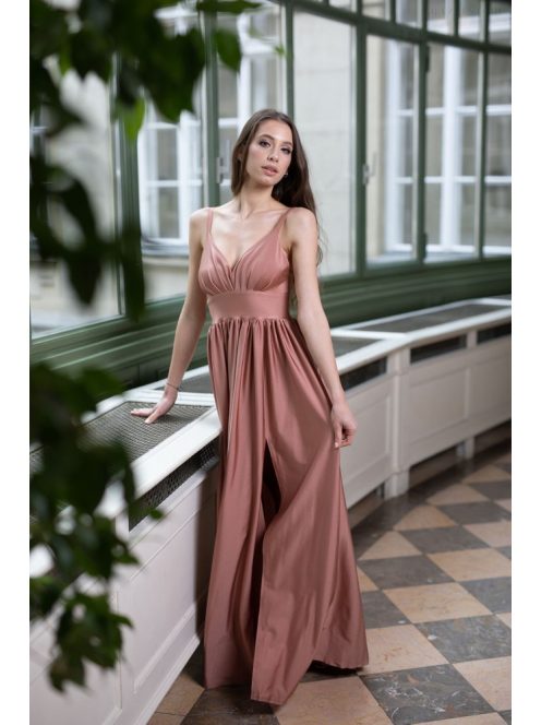 Coffee cream színű, V kivágású maxi ruha modern hercegnőknek.