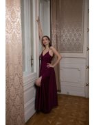 Elegáns, bordó színű ruha V kivágású, átlapolt felsőrésszel. 